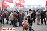 В Николаеве под красными знаменами увековечили память легендарного судостроителя