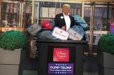 В музее мадам Тюссо поместили восковую фигуру Трампа в мусорный бак