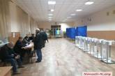 В Николаеве женщине с ребенком не разрешили проголосовать, ссылаясь на карантинные меры