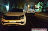 В центре Николаева водитель Amarok заблокировал движение трамваев