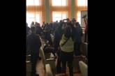 На сессии Сумского райсовета подрались депутаты: разнимал спецназ полиции