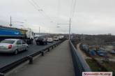 На Ингульском мосту в Николаеве образовалась огромная пробка
