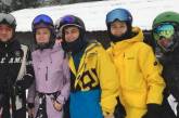Украинцы размещают фото из Буковеля с Зеленским на лыжах