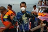 Крушение самолета в Индонезии: видео с места происшествия