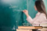 В МОН из-за пандемии на четверть повысят зарплаты педагогам