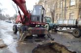  «Газель»  в Николаеве провалилась под  асфальт из-за прорвавшего канализационного коллектора