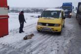 Спасатели вытащили 4 автомобиля, застрявших на заснеженных дорогах Николаевской области