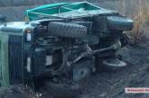 Армейский грузовик перевернулся на трассе в Николаевской области — двое пострадавших