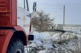 В Николаевской области микроавтобус слетел в кювет и застрял