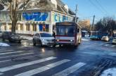 В центре Николаева «Тойота» врезалась в троллейбус - движение электротранспорта заблокировано