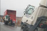 В Николаевской области фура врезалась в грузовик «Новой почты»