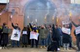 Акция в поддержку Стерненко прошла и под стенами СИЗО в Одессе, в котором он находится