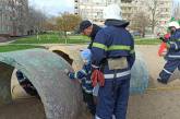 В Южноукраинске спасатели вызволили мальчика, нога которого застряла между бетонными кольцами