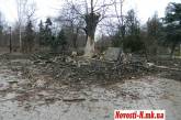Война войной, а обед по расписанию — в Николаеве пилят деревья, но чиновникам до этого дела нет