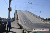 В Николаеве развели мосты — из акватории завода выходит ракетный катер «Прилуки»