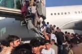 Стрельба и давка: в аэропорту Кабула погибли уже 40 человек
