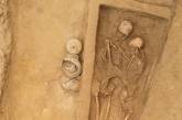 В Китае обнаружили останки влюбленной пары возрастом полторы тысячи лет