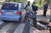 Возле рынка в Николаеве мотоциклистка врезалась в «Дэу»