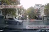 В Николаеве на пешеходной Соборной свободно разъезжают автомобили (видео)