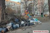Все дороги к дому мэра Сенкевича завалены горами мусора