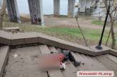 На ступеньках в центре Николаева найден труп мужчины