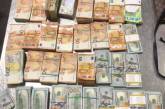 Две гражданки Польши пытались вывезти из Украины 374 800 евро, 125 700 долларов и 1,7 кг золота