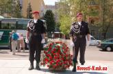 Ветераны войны и сотрудники МВД возложили цветы к памятнику героям-ольшанцам