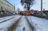 В Харькове вагон трамвая сошел с рельсов и протаранил ограждение: травмировались три человека