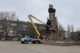 В Николаеве демонтируют барельеф Ленина на памятнике возле «Юности» (видео)
