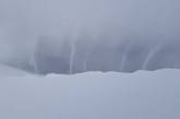 В Карпатах засняли снежные фонтаны - туристов просят не ходить в горы (видео)