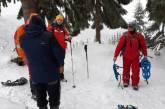 В Закарпатье спасли туриста из Николаева, который провалился под снег