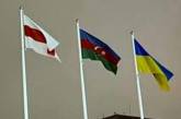 В Днепре у мэрии заменили официальный флаг Беларуси на бело-красный 
