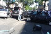 В центре Одессы столкнулось 6 автомобилей. Есть пострадавшие