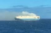 В Атлантике горит судно с тысячами элитных автомобилей на борту