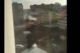 В Николаеве снаряд упал в жилой квартал (видео)