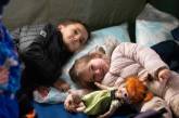 Сколько украинских детей были вынуждены покинуть родные дома