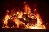 В Николаевской области горел автомобиль — тушили жители