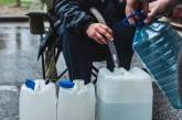 Для николаевцев привезли 27 тысяч емкостей: их с водой раздают в Центральном районе