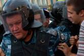Митингующие подрались с милиционерами на Майдане