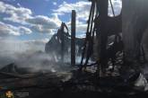 В селах под Николаевом в результате обстрелов горели склад, гаражи и частные домовладения