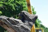 В Вознесенске демонтировали памятник автору романа «Как закалялась сталь»