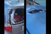 В Крыму в авто туристов из РФ во время отдыха прилетел снаряд с полигона