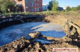 В Николаеве вражеская ракета разрушила водопровод: на месте взрыва образовалось небольшое озеро