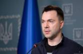 «Нам могут понадобиться все»: Арестович допустил, что в Украине призовут в армию студентов