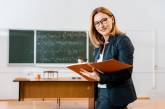 Сколько получают учителя и директора школ в Николаевской области