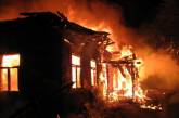 В селе под Баштанкой горел жилой дом: от огня спасены расположенные рядом постройки