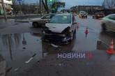 На перекрестке в Николаеве столкнулись «Рено» и «Деу» – пострадала женщина
