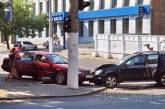 В центре Одессы из-за неработающих светофоров столкнулись две иномарки, есть пострадавшие