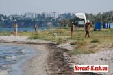 В Николаеве экологическое бедствие: единственный открытый пляж «Стрелка» покрыт мазутом