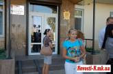 Общественницы, пришедшие вдвоем пикетировать городскую прокуратуру Николаева, уверяют, что прокурор от них сбежал